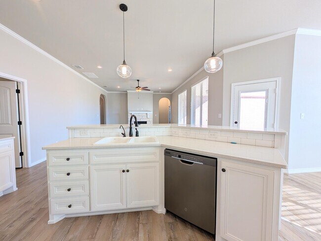 Building Photo - 9609 Hyden Ave