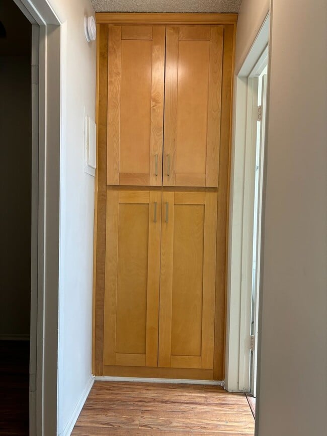 Building Photo - 6930 Fulton Ave