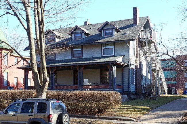 Building Photo - 823 18th St