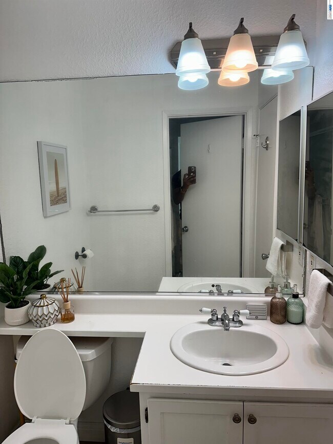 Building Photo - 725 Auburn Pl