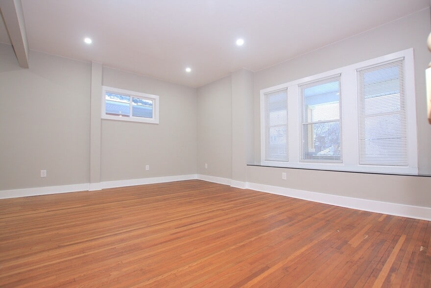 Building Photo - 5016 Seminole St