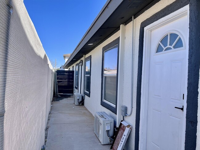 Building Photo - 14620 Hendrik Dr