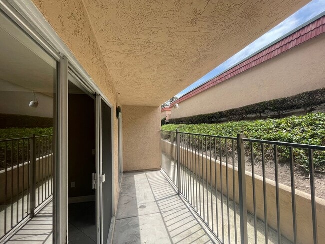 Building Photo - Beautiful 2 Bed 2 Bath Apartment Located in Carlsbad