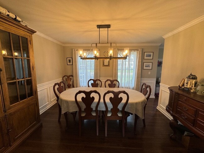 Building Photo - Beautiful 4 Bedroom Colonial