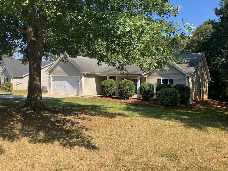 Primary Photo - 380 Embassy Dr