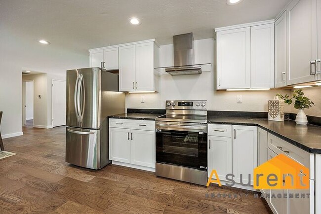 Building Photo - Newly remodeled, single level 3 bed- 2 bat...