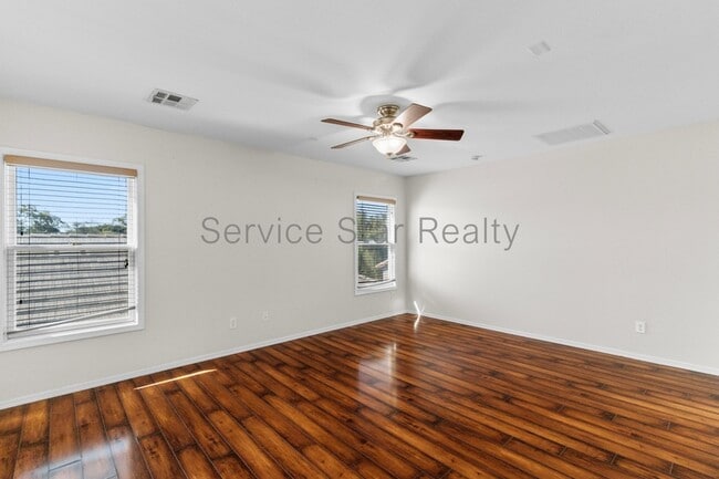 Building Photo - 2129 E Huntington Dr