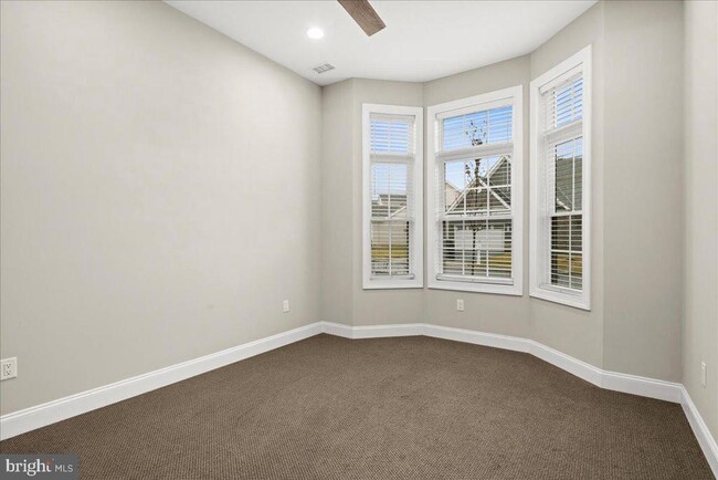 Building Photo - 48 Samjan Cir