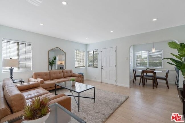 Building Photo - 15220 Morrison St