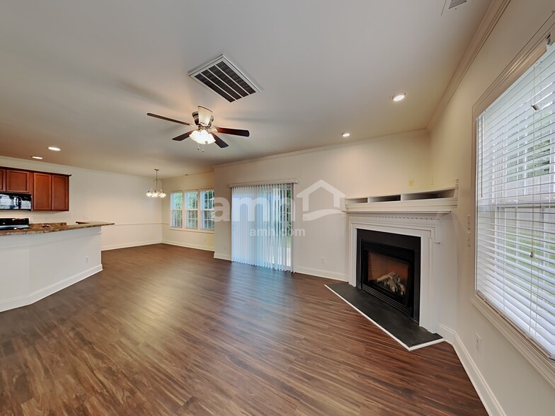 Building Photo - 2706 Erinridge Rd