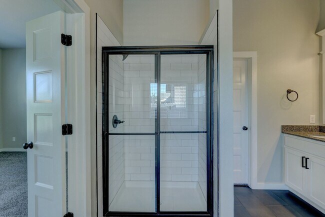 Building Photo - Desirable Home In Valencia Park!