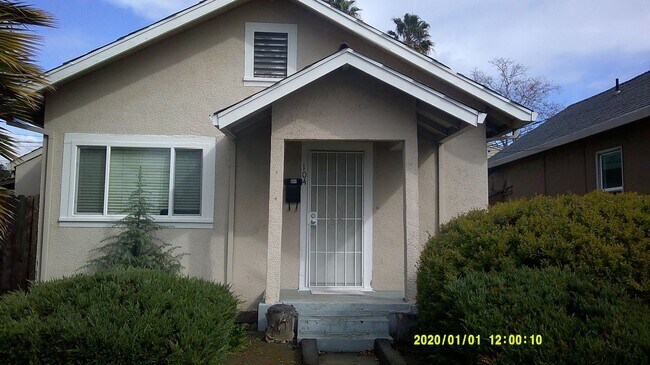 Building Photo - Walnut Ave.