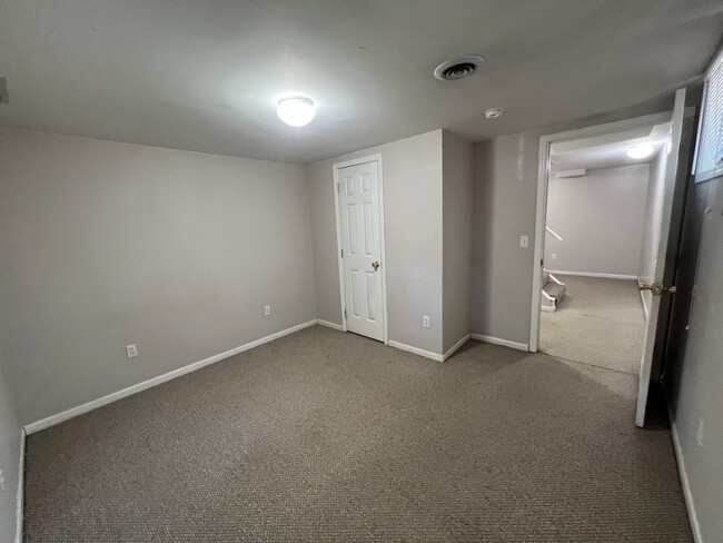 Building Photo - 4 Bedroom Duplex, ACROSS from KSU! Preleas...