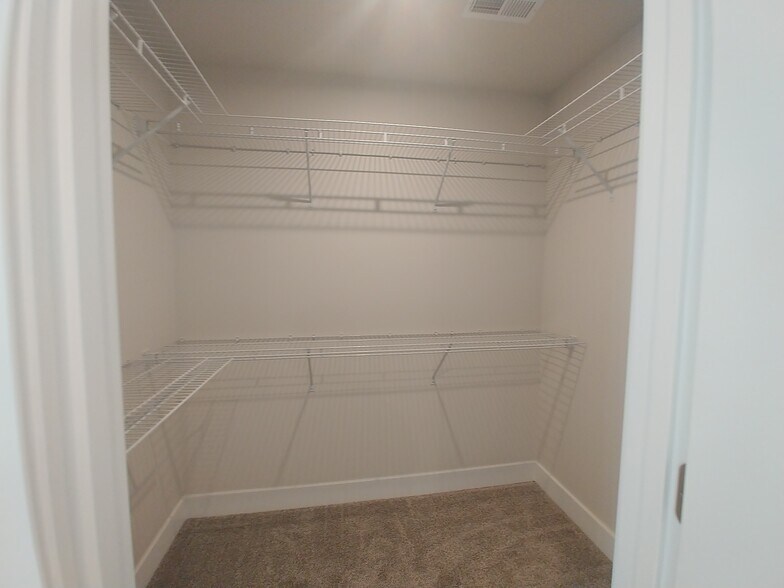 Building Photo - 1421 W Todd Ln