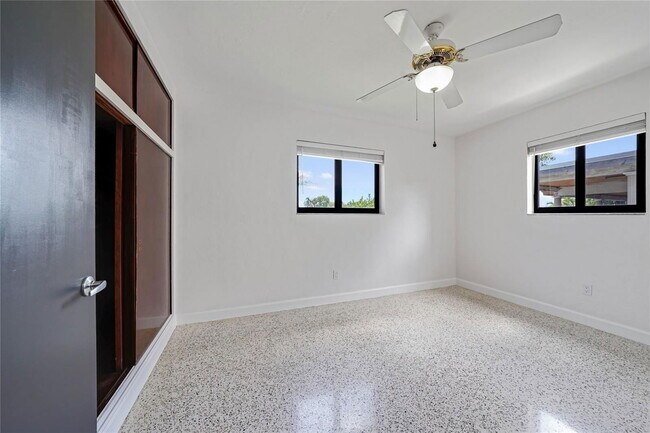 Building Photo - Southeast 9th Court, Hialeah, FL 33010 - 3 BR 2 BA house