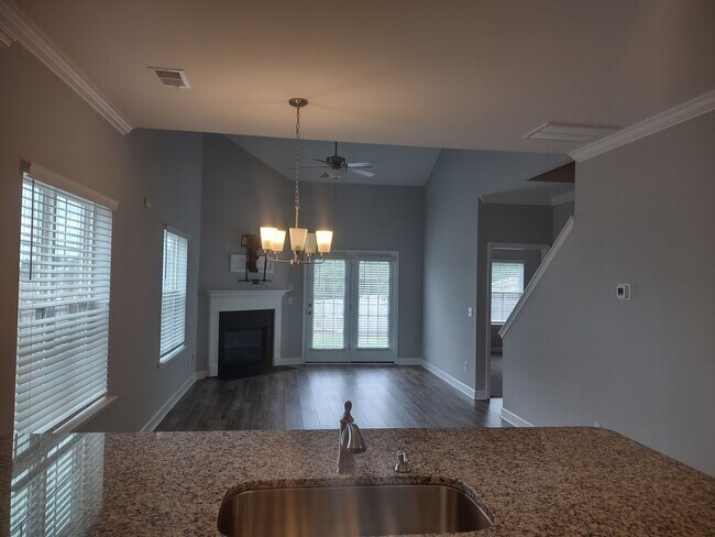 Building Photo - 1031 Ashcroft Cir