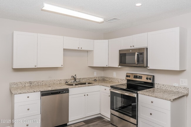 Building Photo - 3216 1st Pl