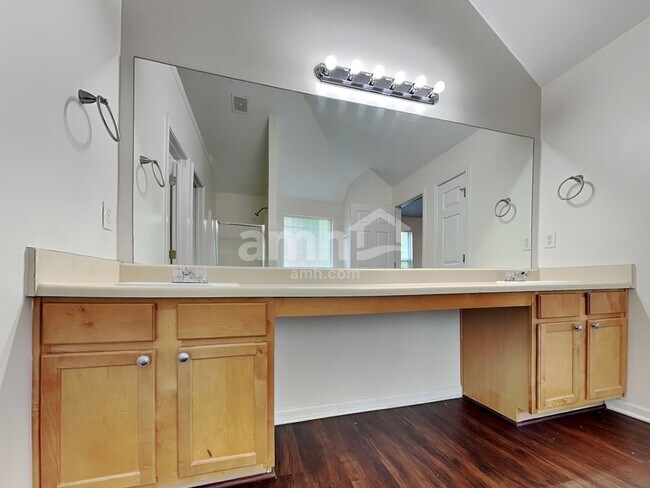 Building Photo - 3162 Berthas Overlook