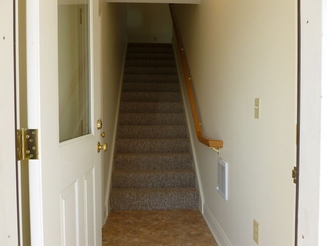 Building Photo - Big Stuff House