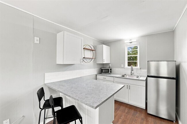 Building Photo - 6027 1st Ave N