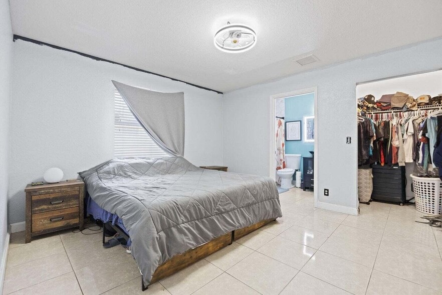 Building Photo - 1651 Suwanee Dr