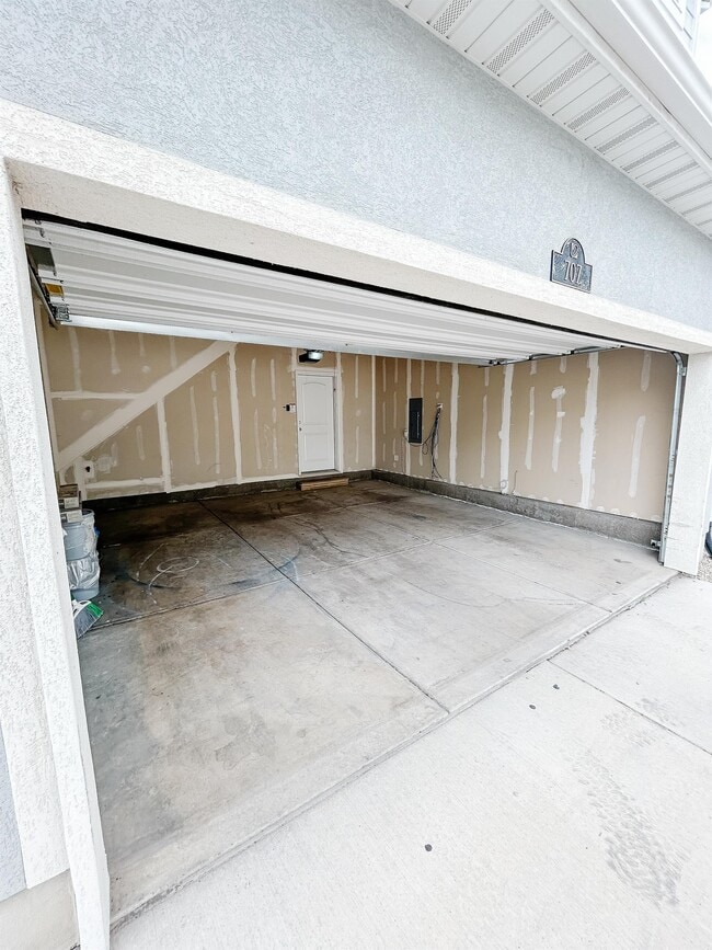 Building Photo - 707 E 380 S