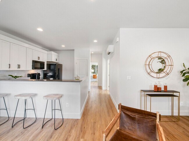 Building Photo - b2052