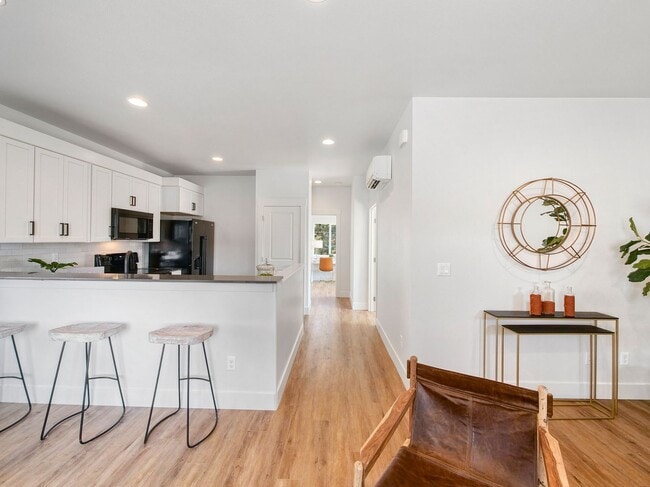 Building Photo - b2082