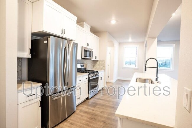 Building Photo - 16959 SW Leaf Ln