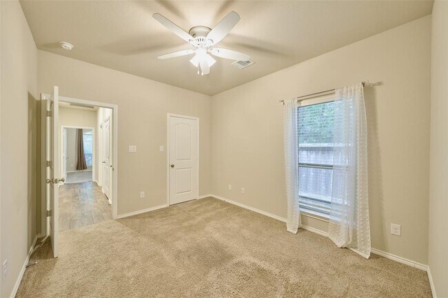 Building Photo - 103 Sunrise Haven Dr