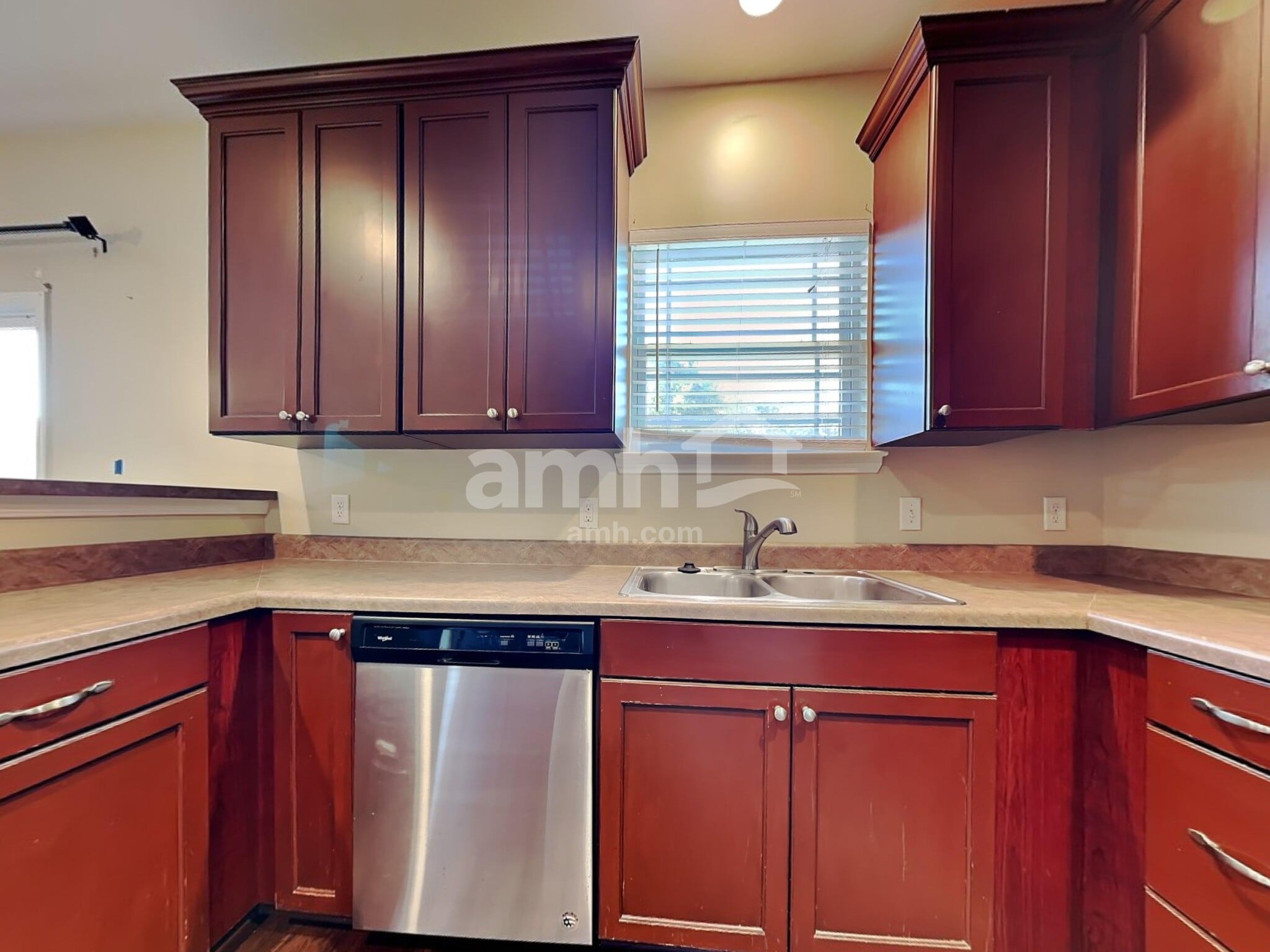 Building Photo - 170 Lake Pointe Dr