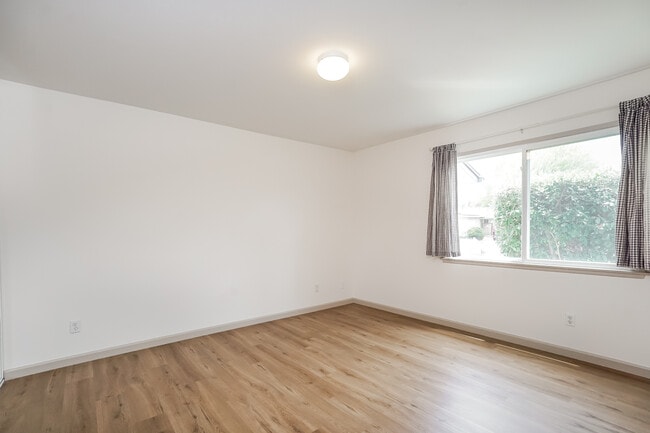 Building Photo - 6500 Lockhurst Dr