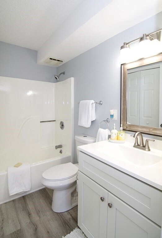 Building Photo - 22 Maple Crest Cir