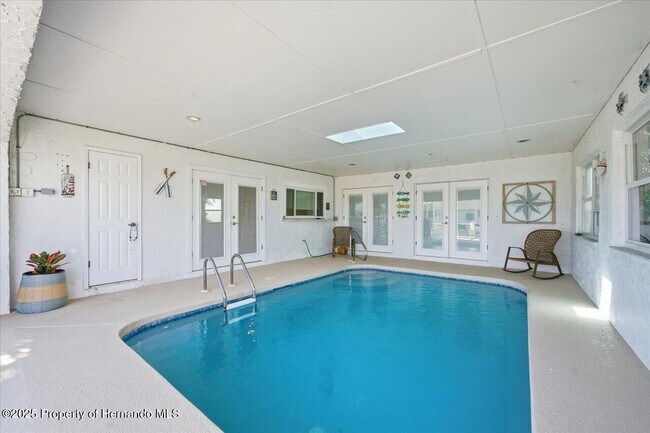 Building Photo - 4262 Biscayne Dr