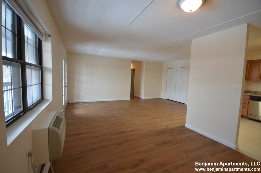 Building Photo - 767 Highland Ave