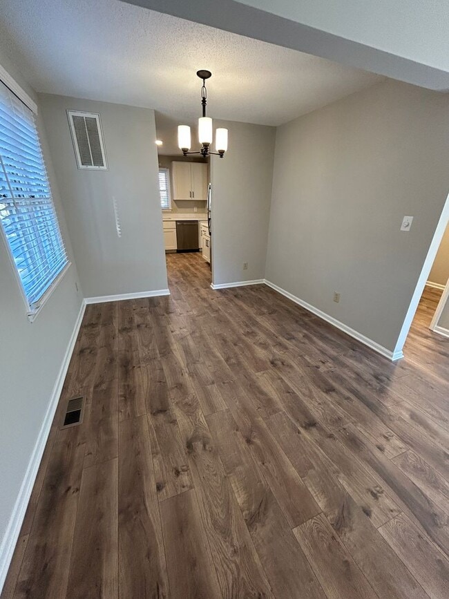 Building Photo - 6528 Thetford Ct