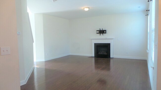 Building Photo - ~~~ Beautiful Home in Mebane ~~~