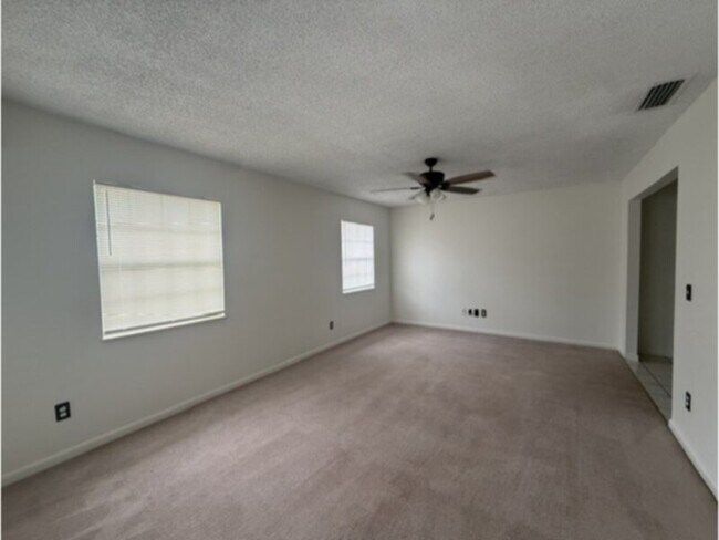 Building Photo - Large 4 Bedroom with Family Room, Fireplace, &amp; Screen Porch!