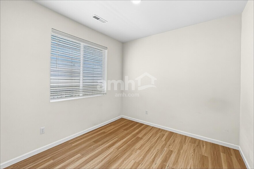 Building Photo - 1215 W 17th Ave