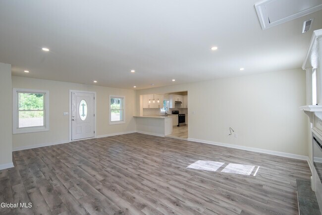 Building Photo - 489 Grooms Rd
