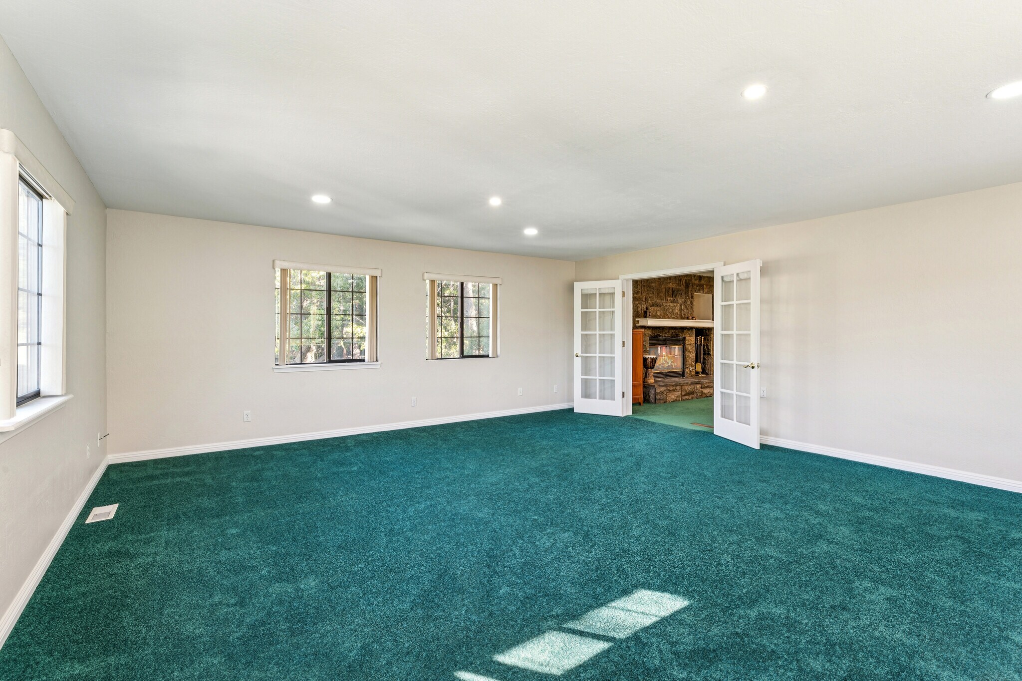 Building Photo - 965 Sandalwood Dr