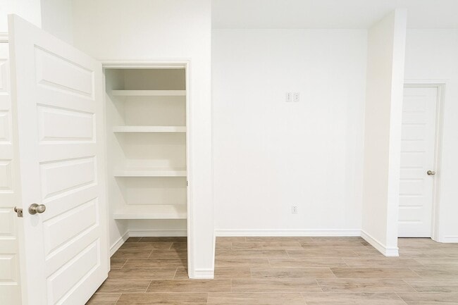 Building Photo - 5702 Moses Lp