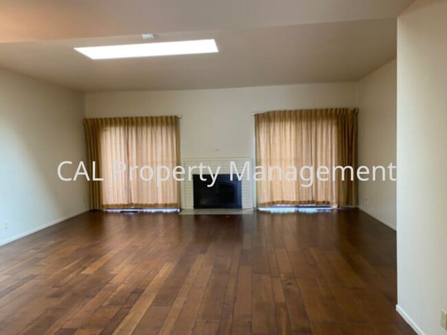 Building Photo - 2 Bed/ 2 Bath Condominium Coming Soon!