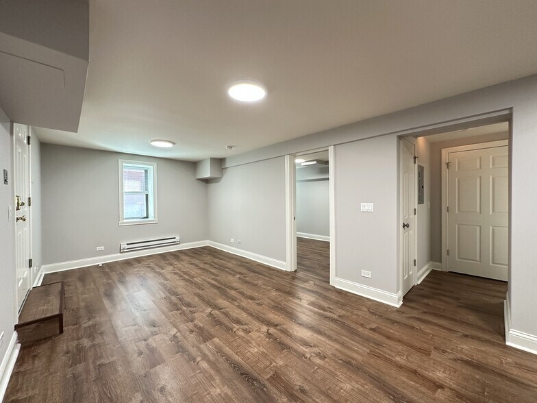 Building Photo - 5748 N Winthrop Ave