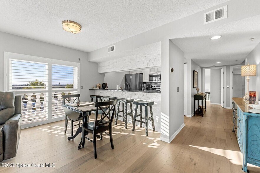 Building Photo - 925 N Hwy A1A