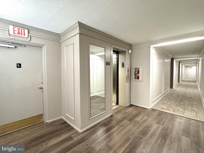 Building Photo - 7680 Tremayne Pl