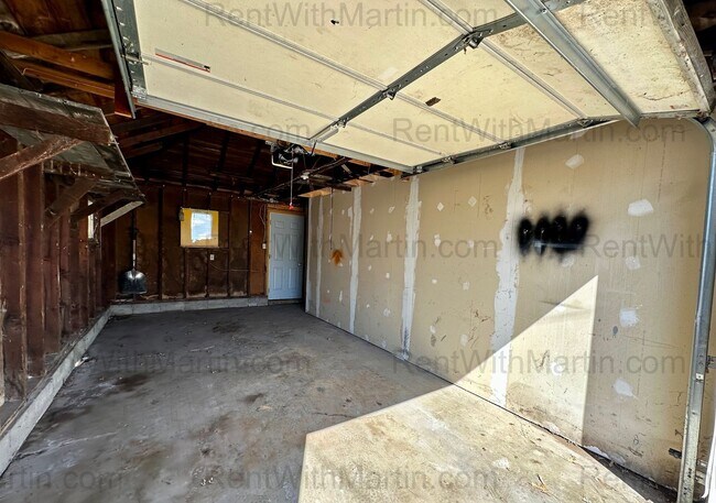 Building Photo - 1112-1114 Byron Ave