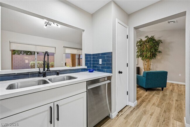 Building Photo - 8701 Prairie Hill Dr