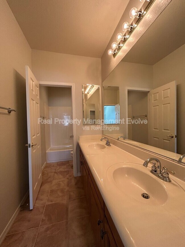 Building Photo - 9707 S 45th Ave