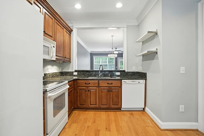 Building Photo - AVAILABLE NOW! BEAUTIFUL BRICK FRONT TOWNH...